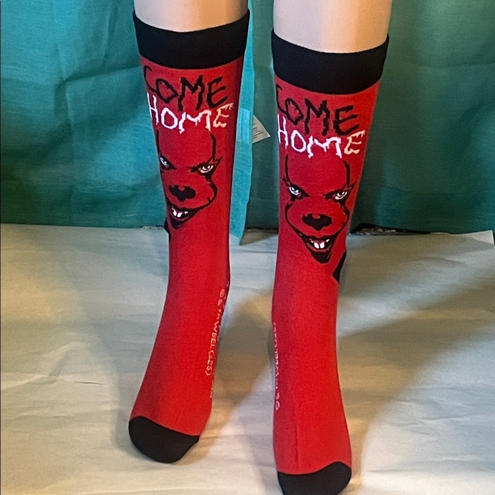 Stephen King’s It Clown Graphic Novelty Socks NWT